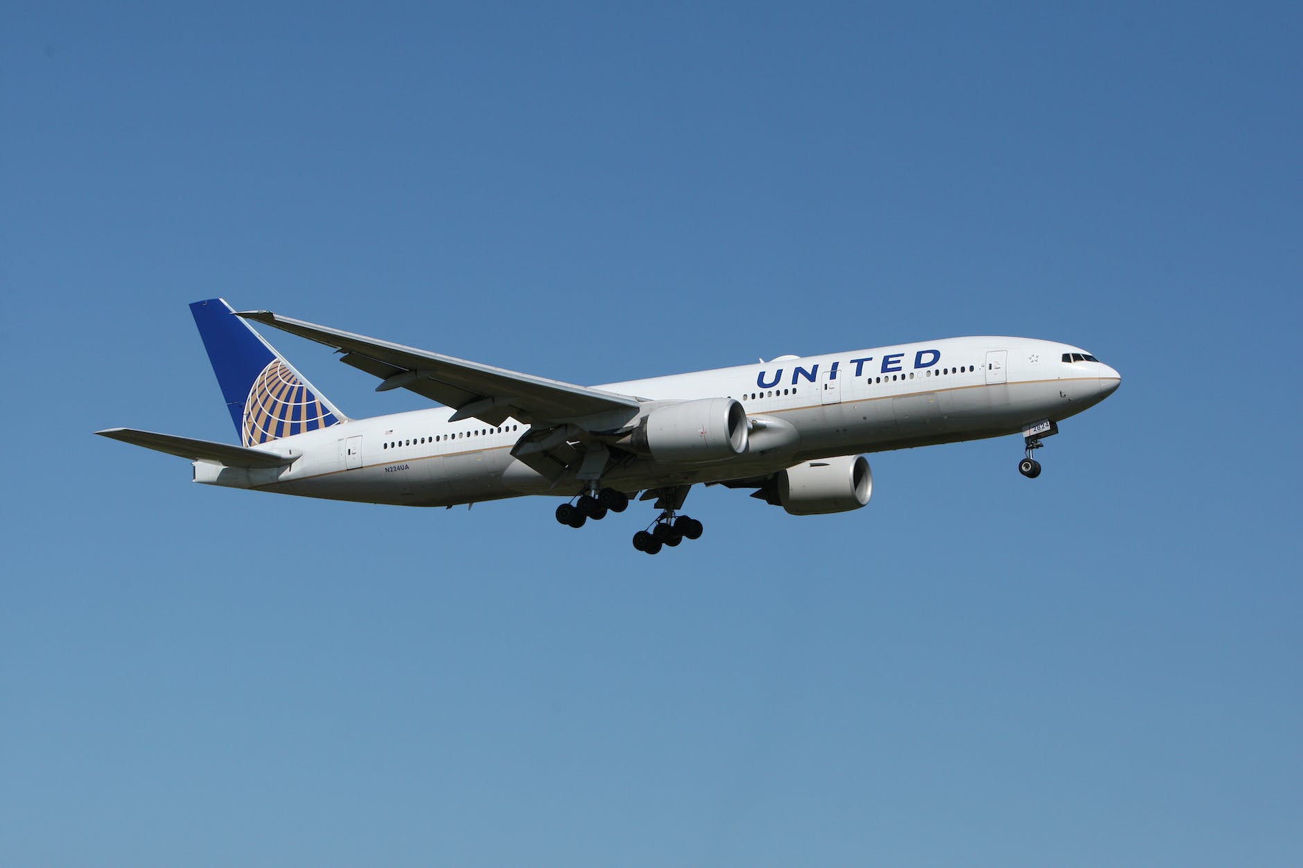 white united airlines plane